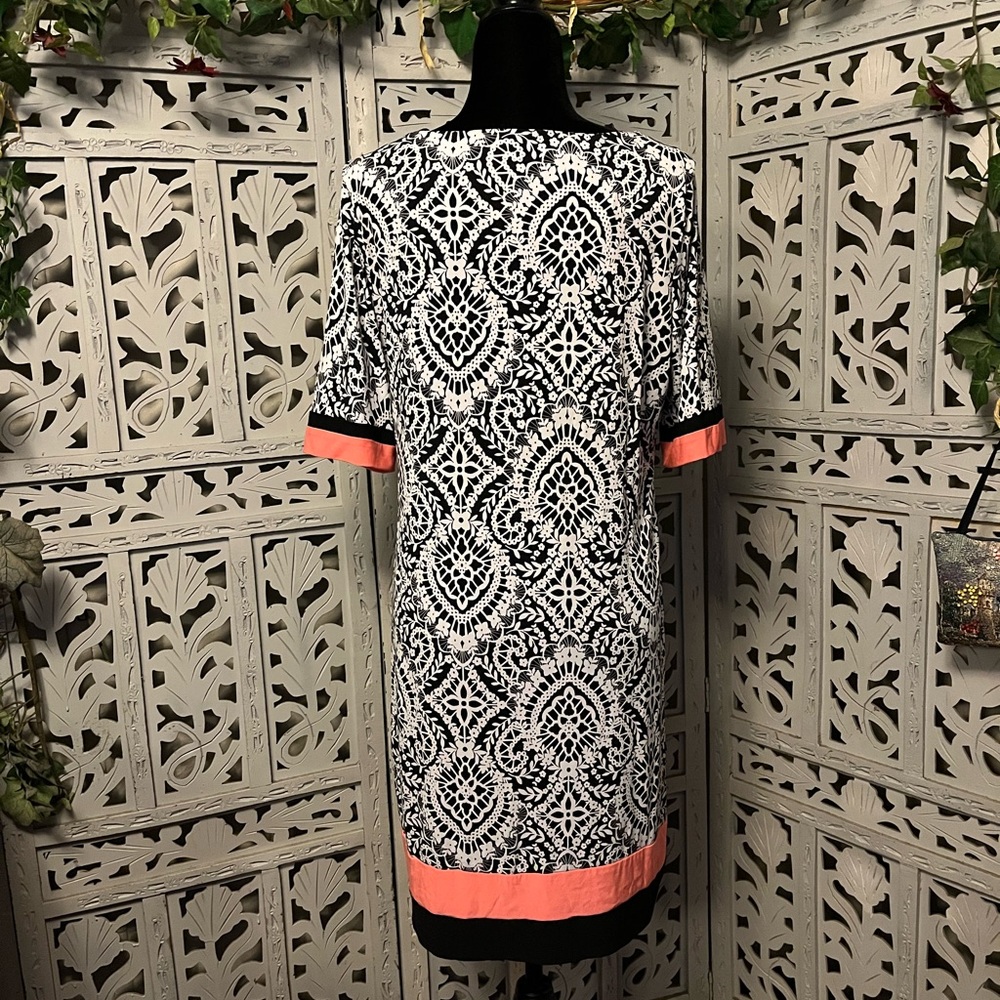 MASISON LEIGH Sassy black white & pink with floral design mid sleeve midi dress - Picture 6 of 9